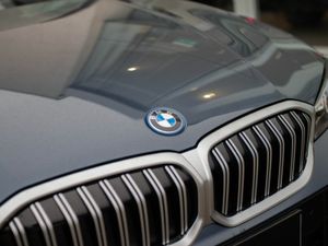 BMW 3-Series 330e M Sport - Image 4