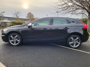 2015 VOLVO V40 2.0 D2 R-DESIGN - Image 2