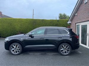 Volkswagen Touareg 3.0 TDI V6 R-LINE TDI  TRIPTRON - Image 4