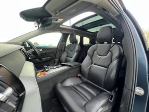 Volvo XC60 T6 PLUS DARK AWD 2.0 HYBRID // OPENING - Image 2