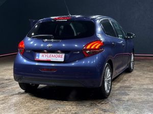 Peugeot 208 1.2L AUTOMATIC - PARKING SENSORS - Image 4