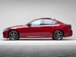Alfa Romeo Giulia VELOCE 2.0 TURBO 280HP *PAN ROOF - Image 4