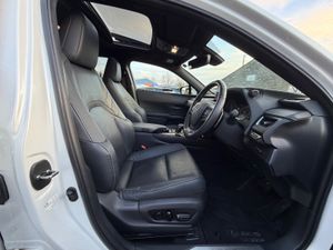 UX300e - Premium plus - Sunroof - Image 4