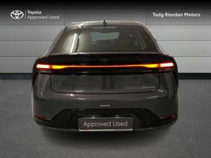 Toyota Prius PLUG-IN HYBRID - Image 4