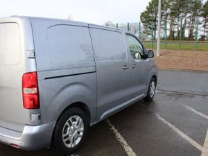 2022 Vauxhall Vivaro 2700 L1H1 Sportive - Image 4
