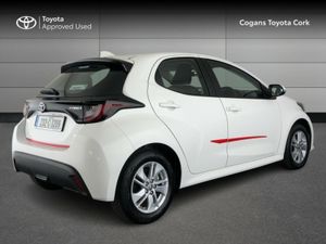 Toyota Yaris YARIS 1.5 HYBRID LUNA - Image 2