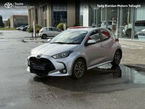 Toyota Yaris 1.5 HYBRID L/SPORT*** GUARANTEED €150 - Image 3
