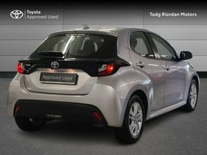 Toyota Yaris 1.0 LUNA - Image 2
