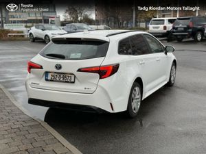 Toyota Corolla HYBRID VAN - Image 2