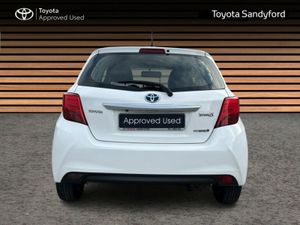 Toyota Yaris HYBRID LUXURY // REAR CAMERA // BLUET - Image 4
