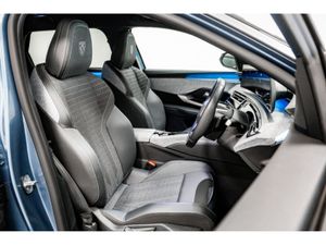 Peugeot 5008 GT Hybrid Auto 145HP - Image 4