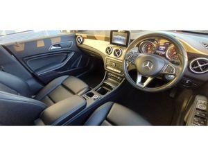 Mercedes-Benz CLA 200d  URBAN  AUTO - Image 4