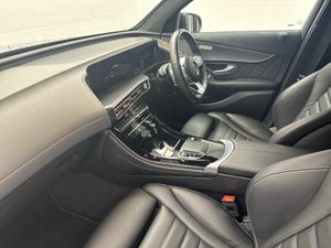 Mercedes-Benz EQC 400 4MATIC AMG *BLACK FRIDAY FLA - Image 4