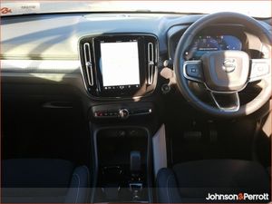 Volvo XC40 2.0 B3 163bhp MHEV Plus Dark (Rear Came - Image 2