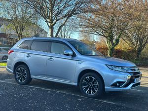 Mitsubishi Outlander 2018 Plug In Hybrid - Image 4