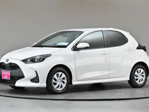 Toyota Yaris 1.5 PETROL HYBRID **9"ANDROID CAR PLA - Image 4