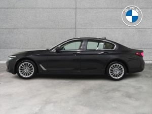 BMW 5-Series 520d SE Saloon - Image 4
