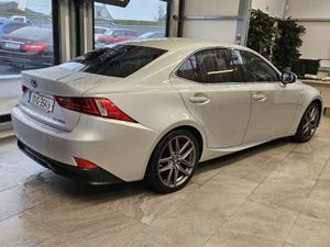 17 LEXUS IS-300 H SPORT HYBRID - Image 2