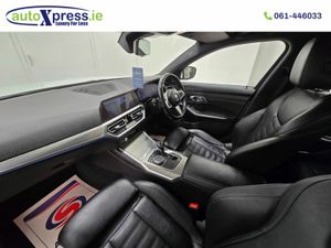 BMW 3-Series 330E M SPORT Automatic, Reversing cam - Image 4