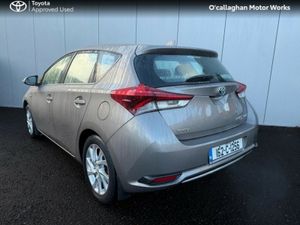 Toyota Auris 1.8 HYBRID LUNA 4DR AUTO - Image 3