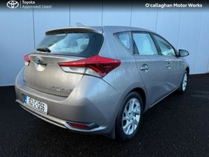 Toyota Auris 1.8 HYBRID LUNA 4DR AUTO - Image 4