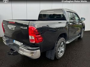 Toyota Hilux 2.8 DOUBLE CAB SR5 4DR - Image 4