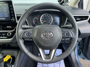 Toyota Corolla 1.8 HYBRID // PARKING SENSORS // 17 - Image 4