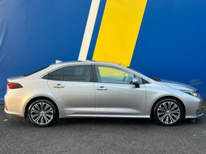 Toyota Corolla LUNA SPORT 1.8 HYBRID // LEATHER HE - Image 2