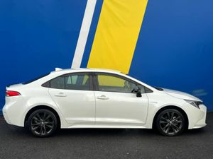 Toyota Corolla 1.8 HYBRID // DIGITAL CLIMATE CONTR - Image 2