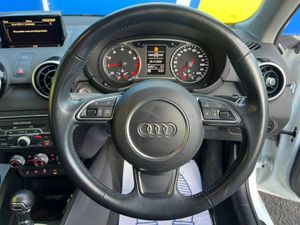 Audi A1 1.0 TFSI AUTO // LEATHER HEATED SEATS // P - Image 4