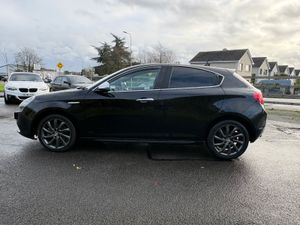 Alfa Romeo Giulietta 2011 with Nct and tax - Image 4