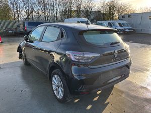 24 Clio 1.0 Petrol Only 11km Drives - Image 4