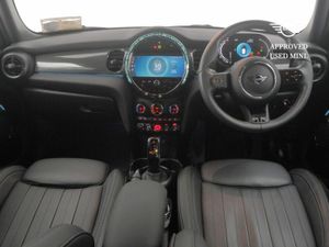 Mini Cooper 5-Door Cooper Exclusive - Image 4