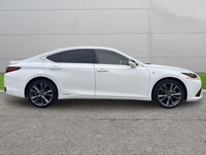 222 Lexus ES300 F-Sport - Image 4