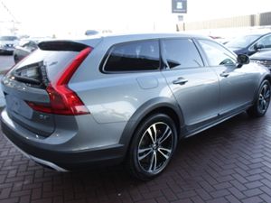 2.0D4 AWD CROSS COUNTRY LUXURY 5DR ESTATE AUTOMATI - Image 4