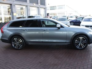 2.0D4 AWD CROSS COUNTRY LUXURY 5DR ESTATE AUTOMATI - Image 3