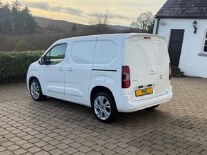 2021 Vauxhall Combo Sportive 100bhp 1.5BlueHDI - Image 4