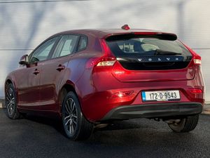 Volvo V40 Momentum Automatic (120bhp D2) - Image 4