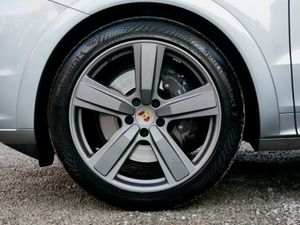 2024 Porsche Cayenne E-Hybrid 470BHP, HIGH SPEC - Image 4
