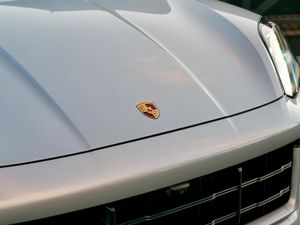 2024 Porsche Cayenne E-Hybrid 470BHP, HIGH SPEC - Image 3