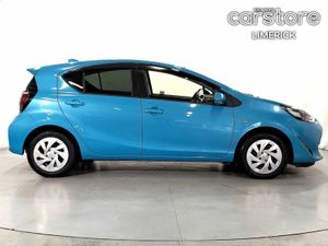 Toyota Aqua 1.5 HYBRID **HIGH GRADE INTERIOR** - Image 2