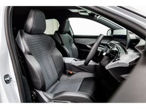 Peugeot 3008 E-Allure 73kWh 210HP - Image 3