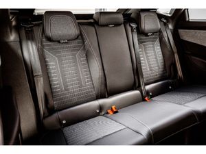 Peugeot 3008 E-Allure 73kWh 210BHP - Image 4