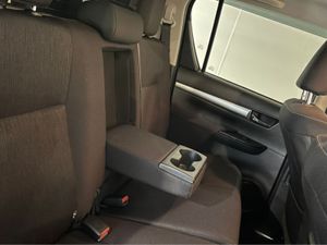 Toyota Hilux 2.8 SR5 D/CAB AUTO 4DR - Image 3