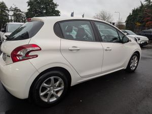 Peugeot 208 1.0 Petrol 2015 - Image 3