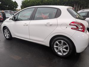 Peugeot 208 1.0 Petrol 2015 - Image 4