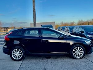 VOLVO V40 CROSS COUNTRY (2.0, DIESEL) - Image 4