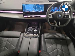 BMW i5 eDrive40 M Sport Pro Touring - Image 4