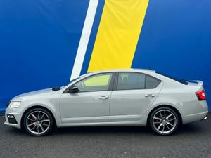 Skoda Octavia VRS 2.0 TDI // VRS HEATED SPORT SEAT - Image 3