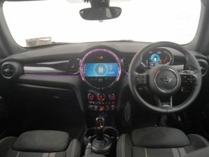 Mini Cooper 3-Door Cooper Sport - Image 4